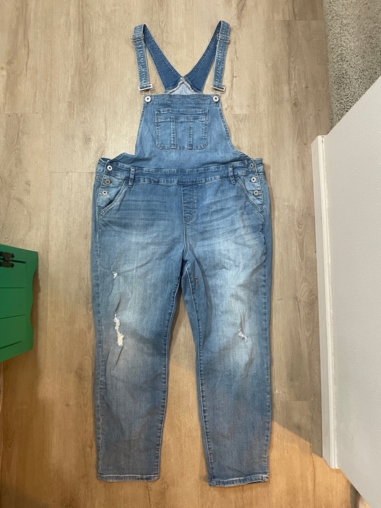 torrid Denim - Torrid Light Wash Denim Women's Cropped Overalls with Adjustable Straps 20
